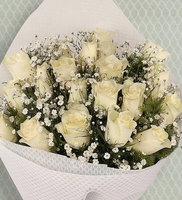 11 Beyaz Gül Buketi – Saflık ve Zarafetin Sembolü