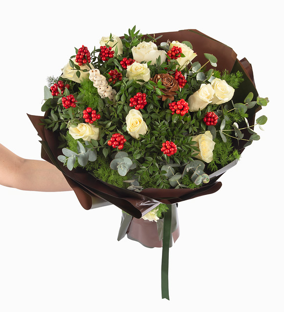 Kokinalı Beyaz Gül Buketi – Şıklığın En Doğal Hali