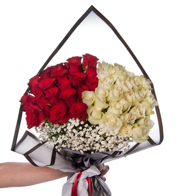 PPremium Kırmızı & Beyaz Gül Buketi – Aşk ve Saflığın En Güzel Hali