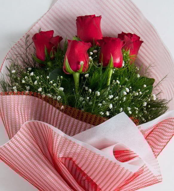 5 Kırmızı Gül Buketi – Zarif ve Anlamlı Aşk Dili