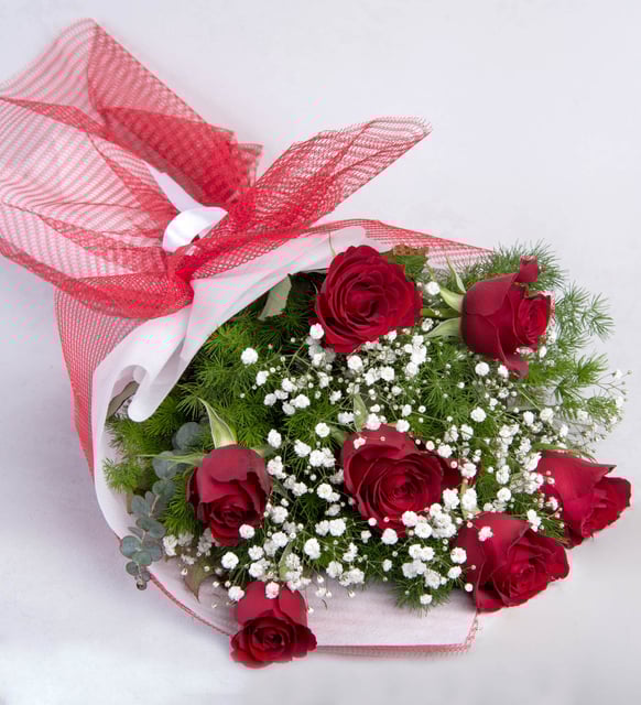 7 Kırmızı Gül Buketi – Aşkın Zarif ve Anlamlı Simgesi