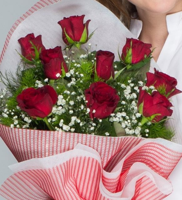 9 Kırmızı Gül Buketi – Gerçek Aşkın Sembolü
