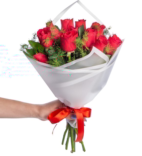 Beyaz Bukette 10 Kırmızı Gül – Zarafet ve Tutkunun Buluşması