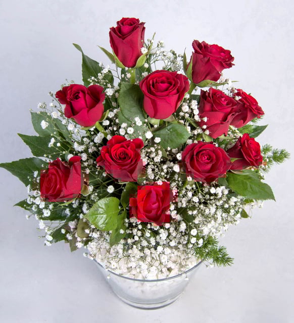 11 Kırmızı Gül – Cam Vazoda Aşk Buketi