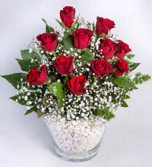 11 Kırmızı Gül – Cam Vazoda Aşk Buketi