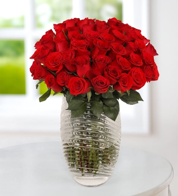 Cam Vazoda 100 Kırmızı Gül – Aşkın En Gösterişli Hali