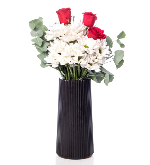 Siyah Silindir Vazoda Kırmızı Gül & Beyaz Papatya Aranjmanı – Elegant Sevgim