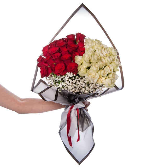 Kırmızı & Beyaz Gül Buketi – Aşk ve Masumiyet